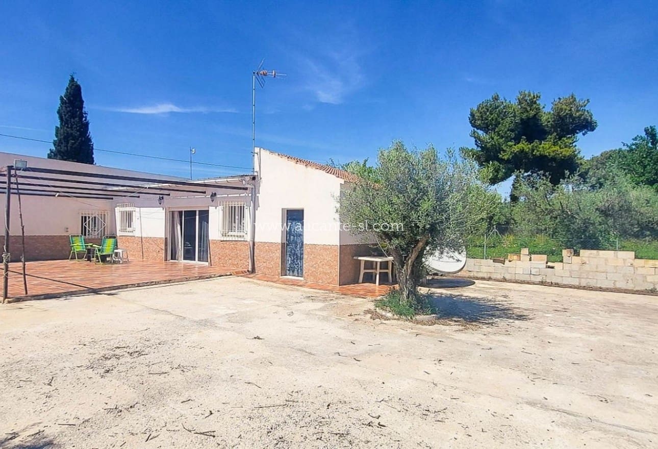 3 makuuhuone Huvila myytävänä paikassa La Romana mukana 
autotalli - 269 950 € (Ref: 10039241)
