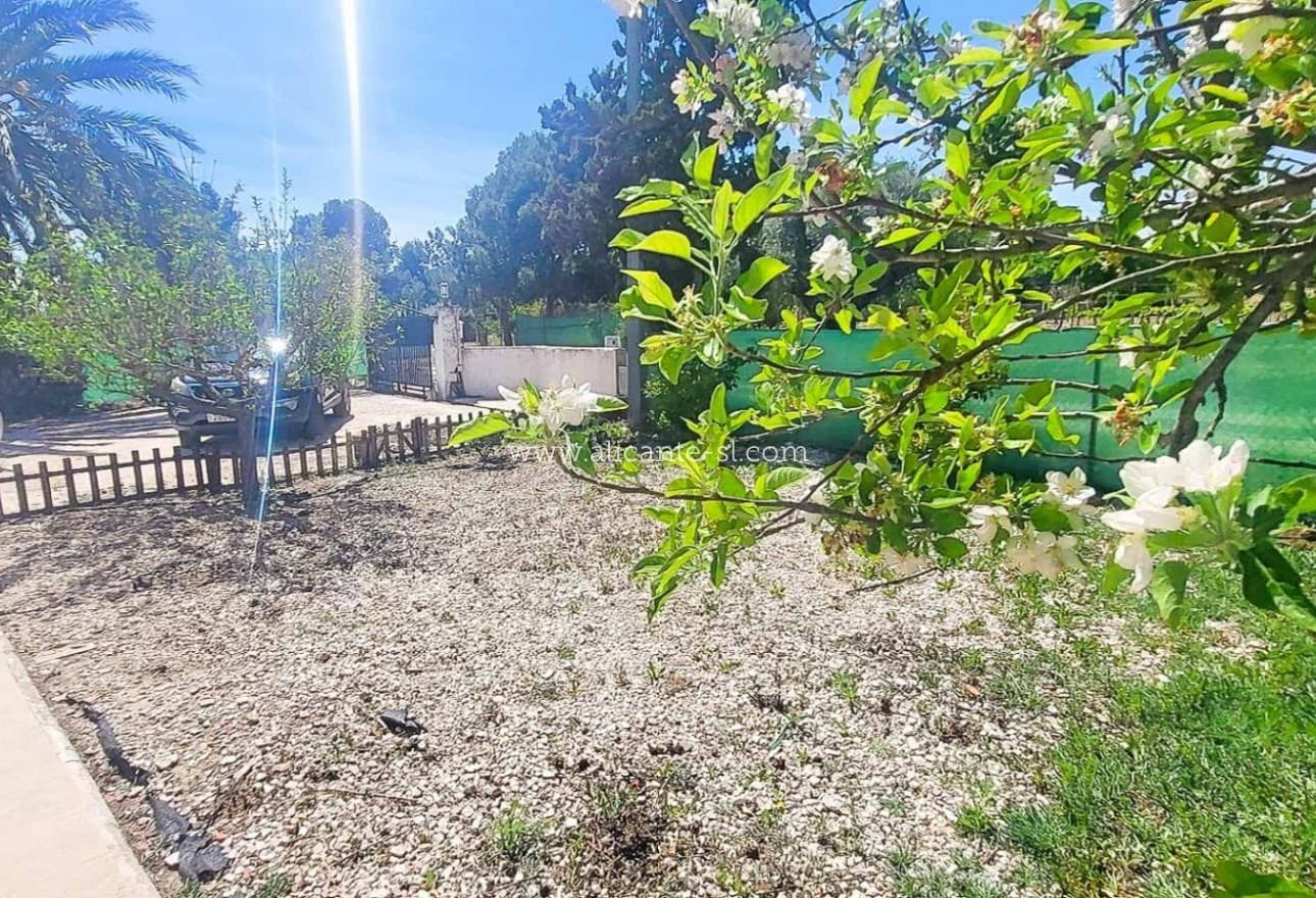 3 makuuhuone Huvila myytävänä paikassa La Romana mukana 
autotalli - 269 950 € (Ref: 10039241)