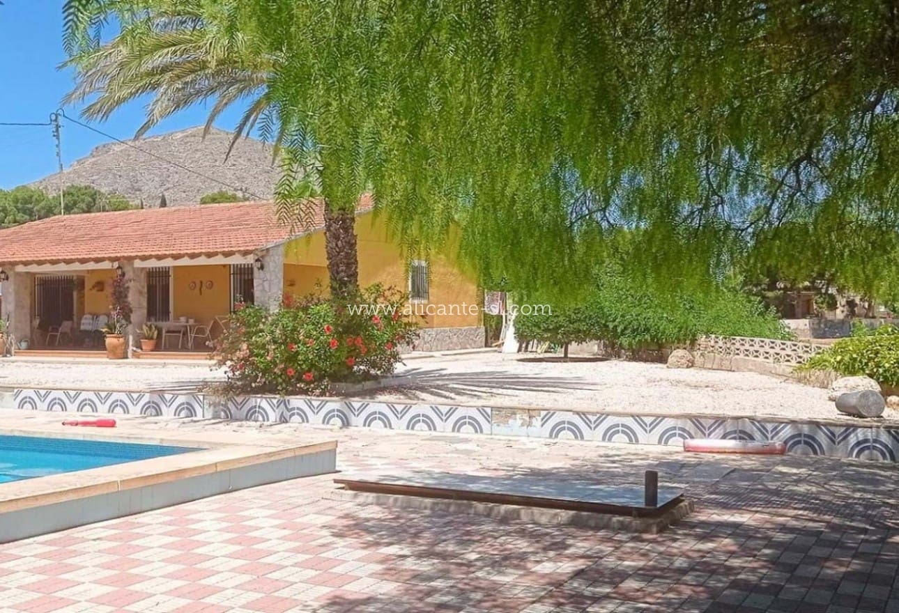 4 chambre Villa/Maison à vendre à Novelda avec piscine - 279 950 € (Ref: 10039243)