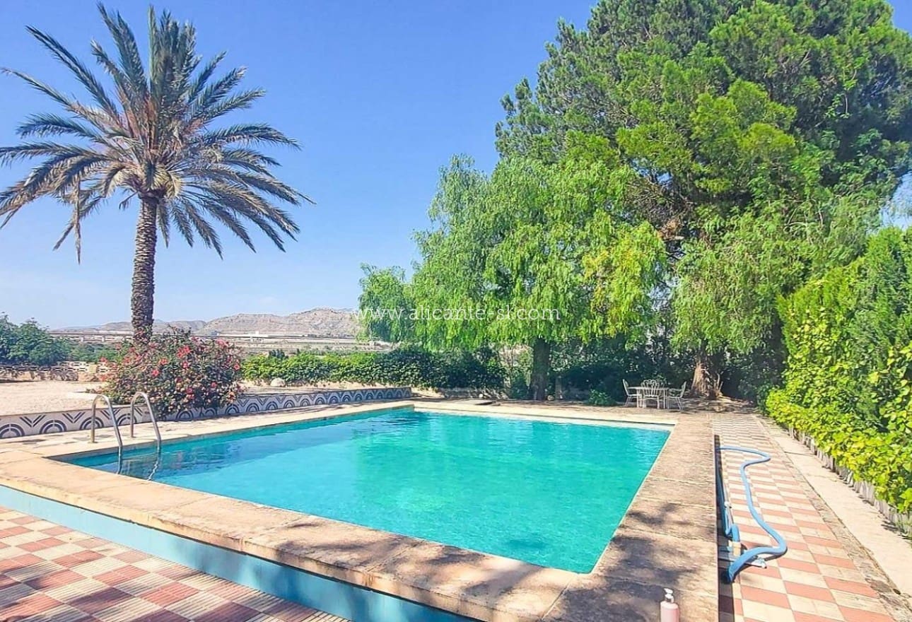 4 chambre Villa/Maison à vendre à Novelda avec piscine - 279 950 € (Ref: 10039243)