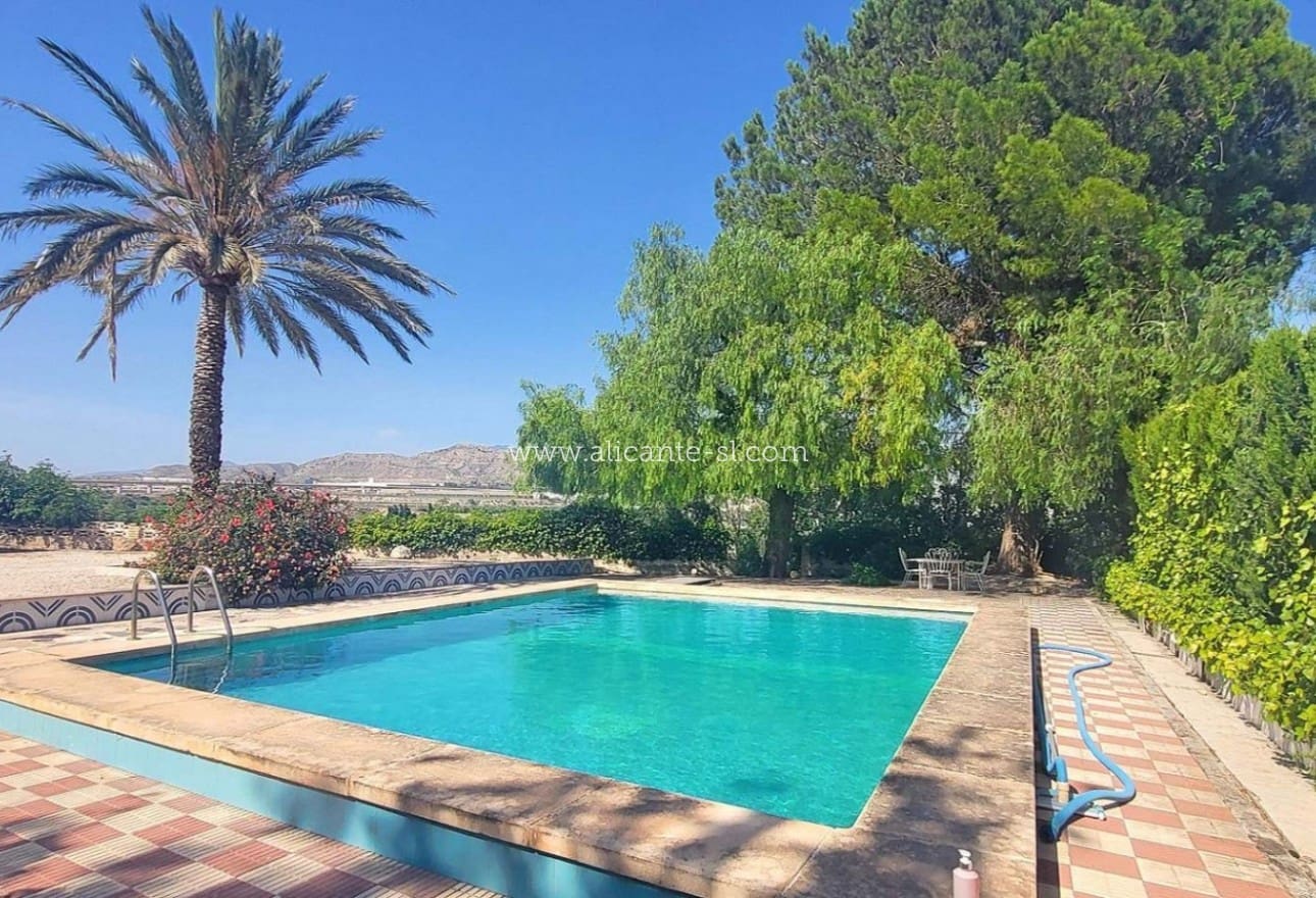 4 chambre Villa/Maison à vendre à Novelda avec piscine - 279 950 € (Ref: 10039243)