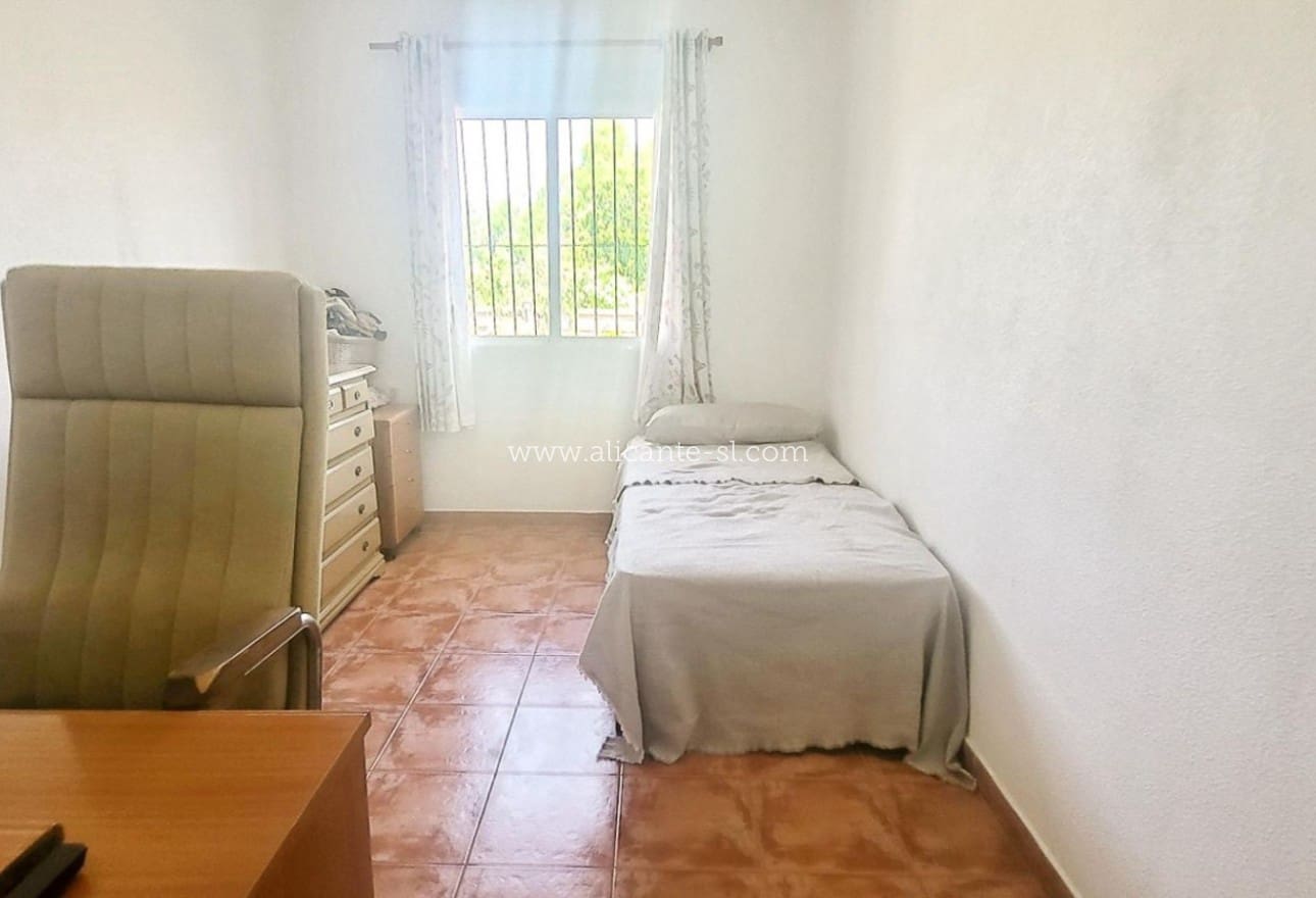 3 bedroom Villa for sale in L'Alguena / Alguenya with garage - € 165,000 (Ref: 10039244)