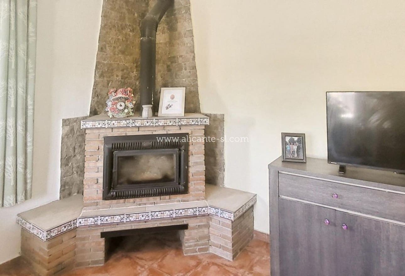 3 bedroom Villa for sale in L'Alguena / Alguenya with garage - € 165,000 (Ref: 10039244)