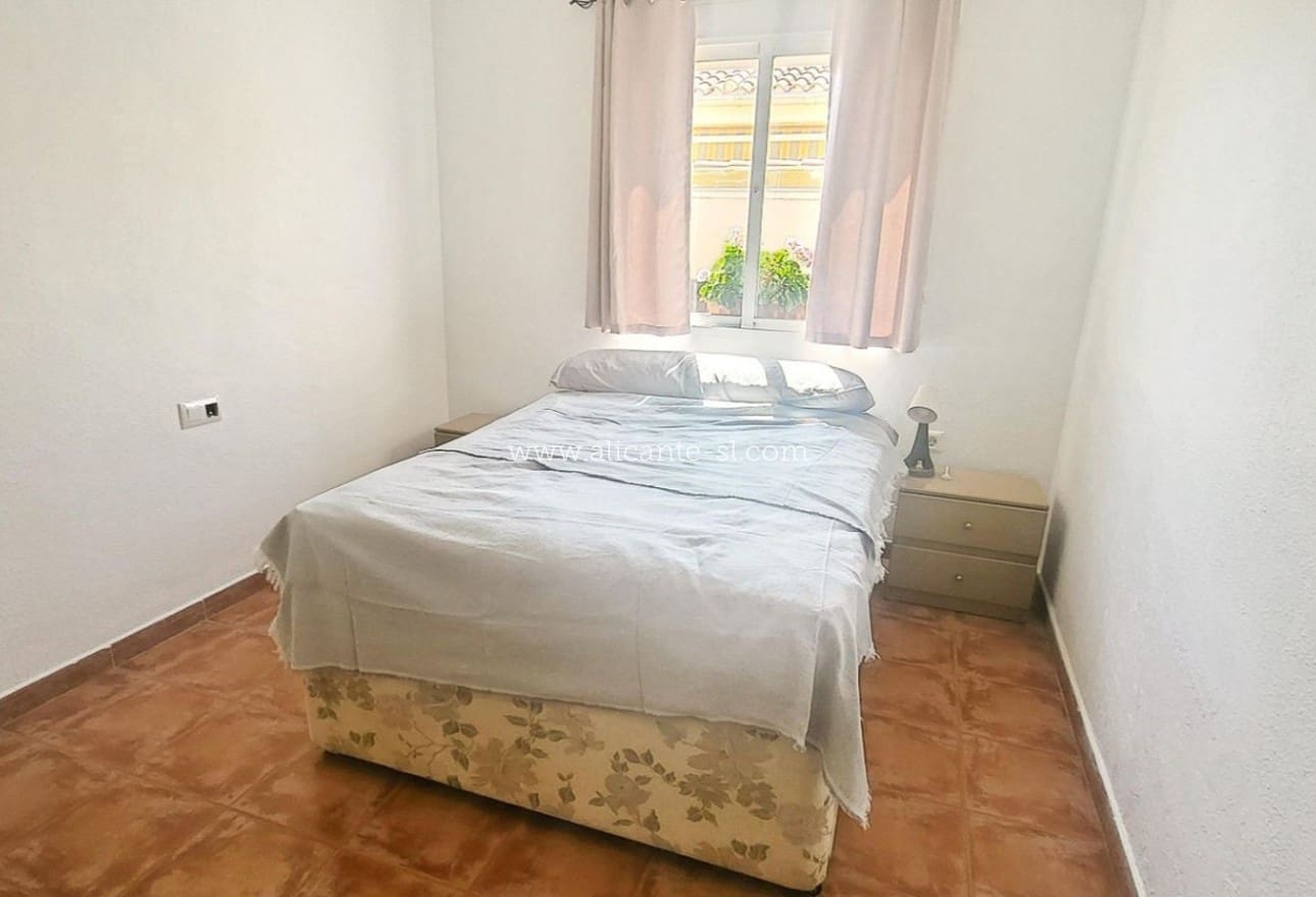3 bedroom Villa for sale in L'Alguena / Alguenya with garage - € 165,000 (Ref: 10039244)