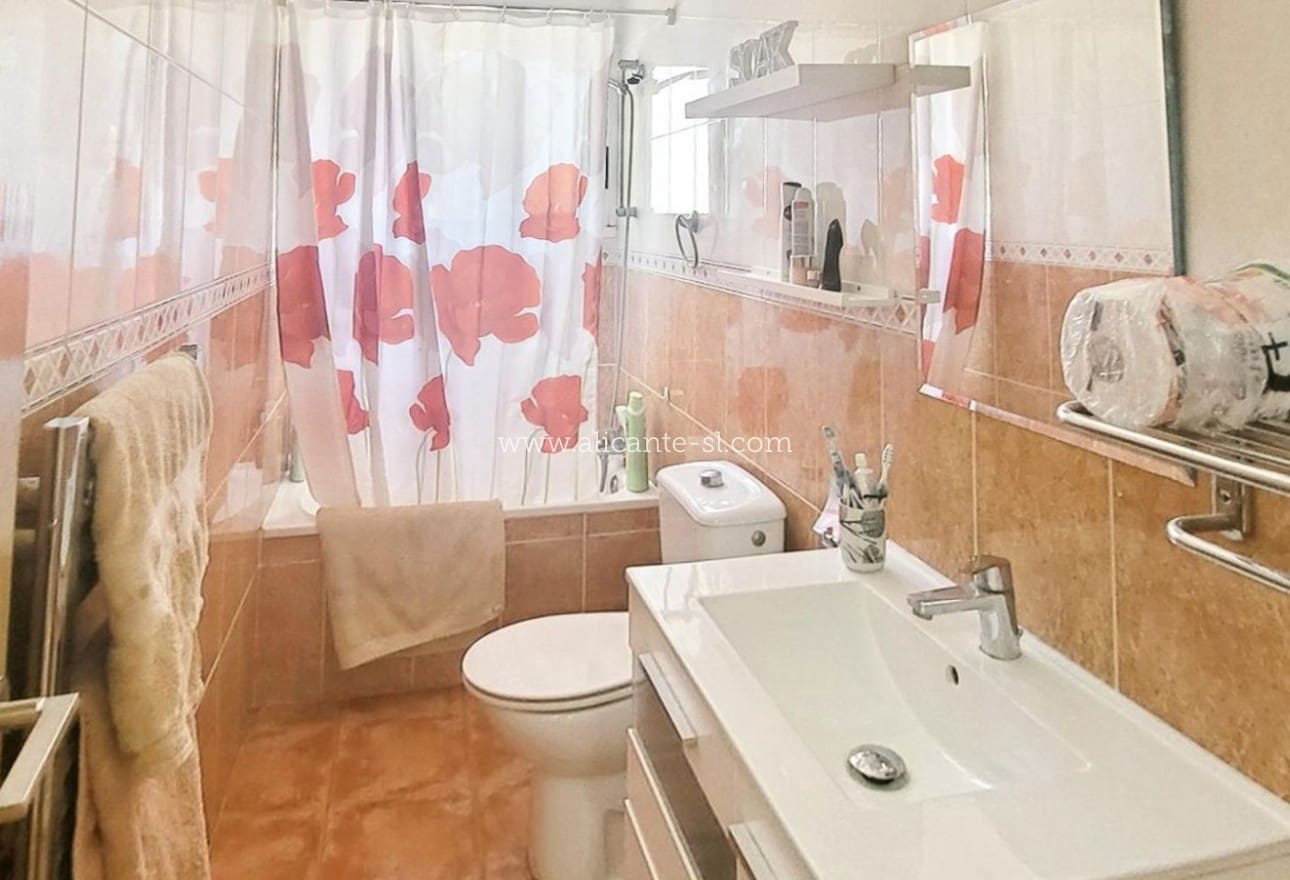 3 bedroom Villa for sale in L'Alguena / Alguenya with garage - € 165,000 (Ref: 10039244)
