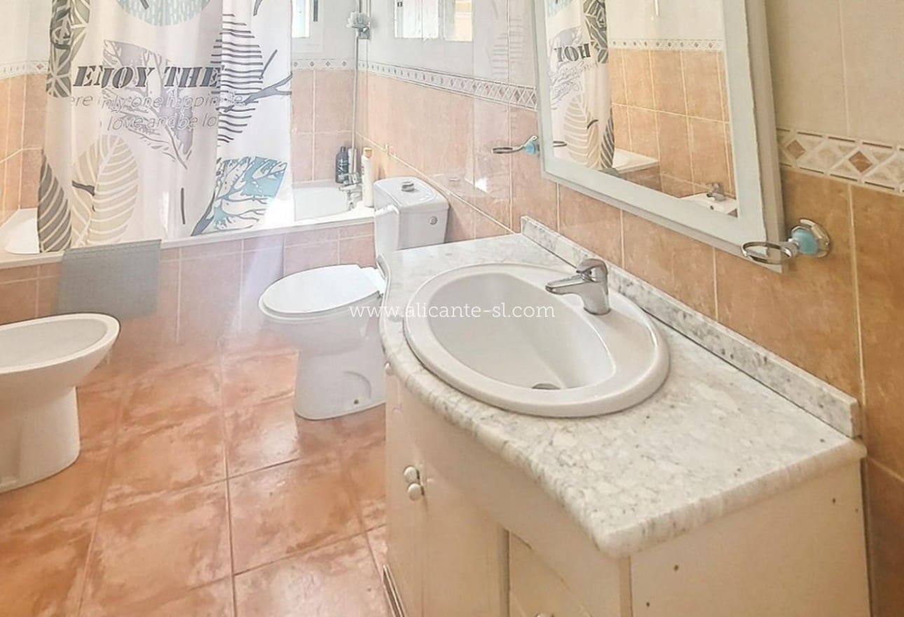 3 bedroom Villa for sale in L'Alguena / Alguenya with garage - € 165,000 (Ref: 10039244)