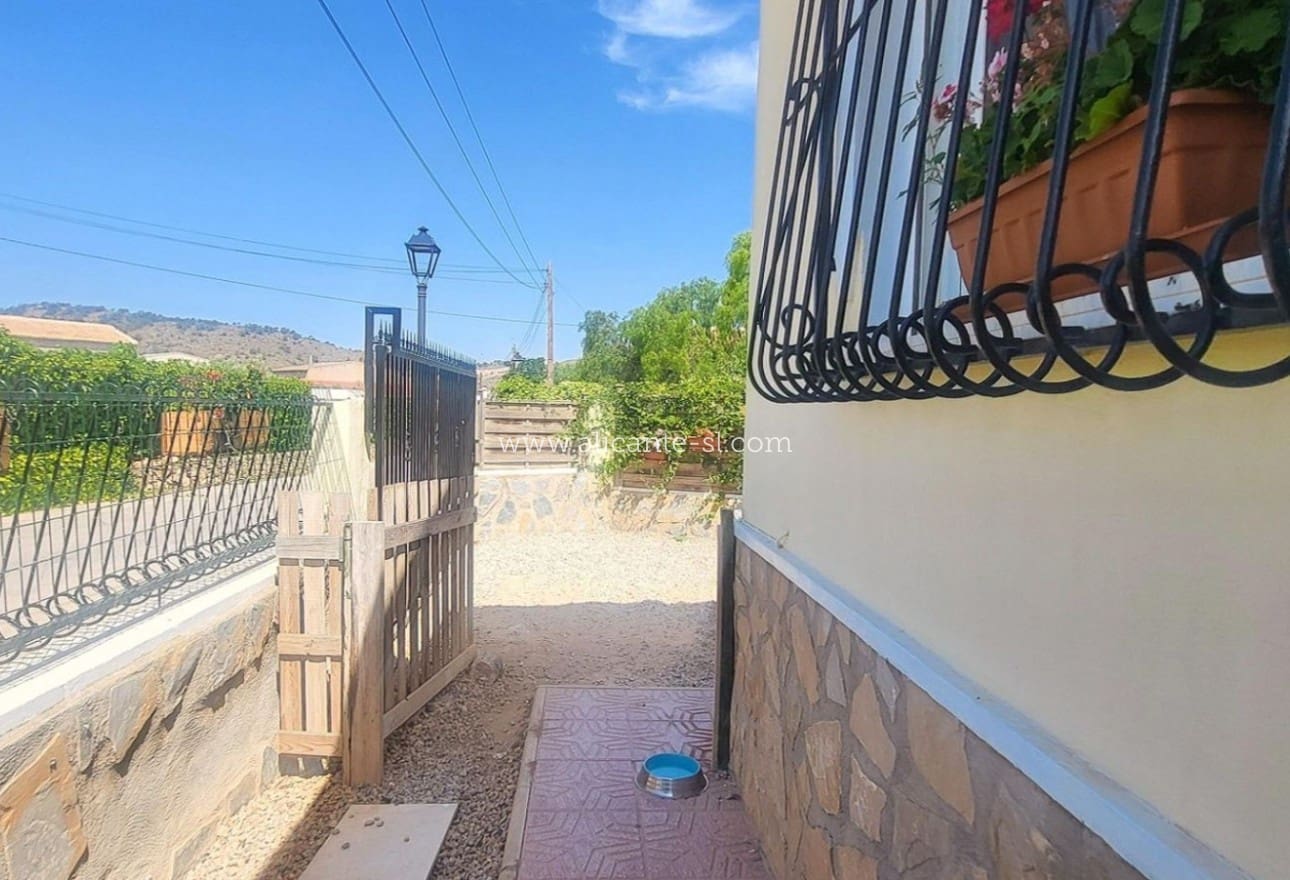 3 bedroom Villa for sale in L'Alguena / Alguenya with garage - € 165,000 (Ref: 10039244)