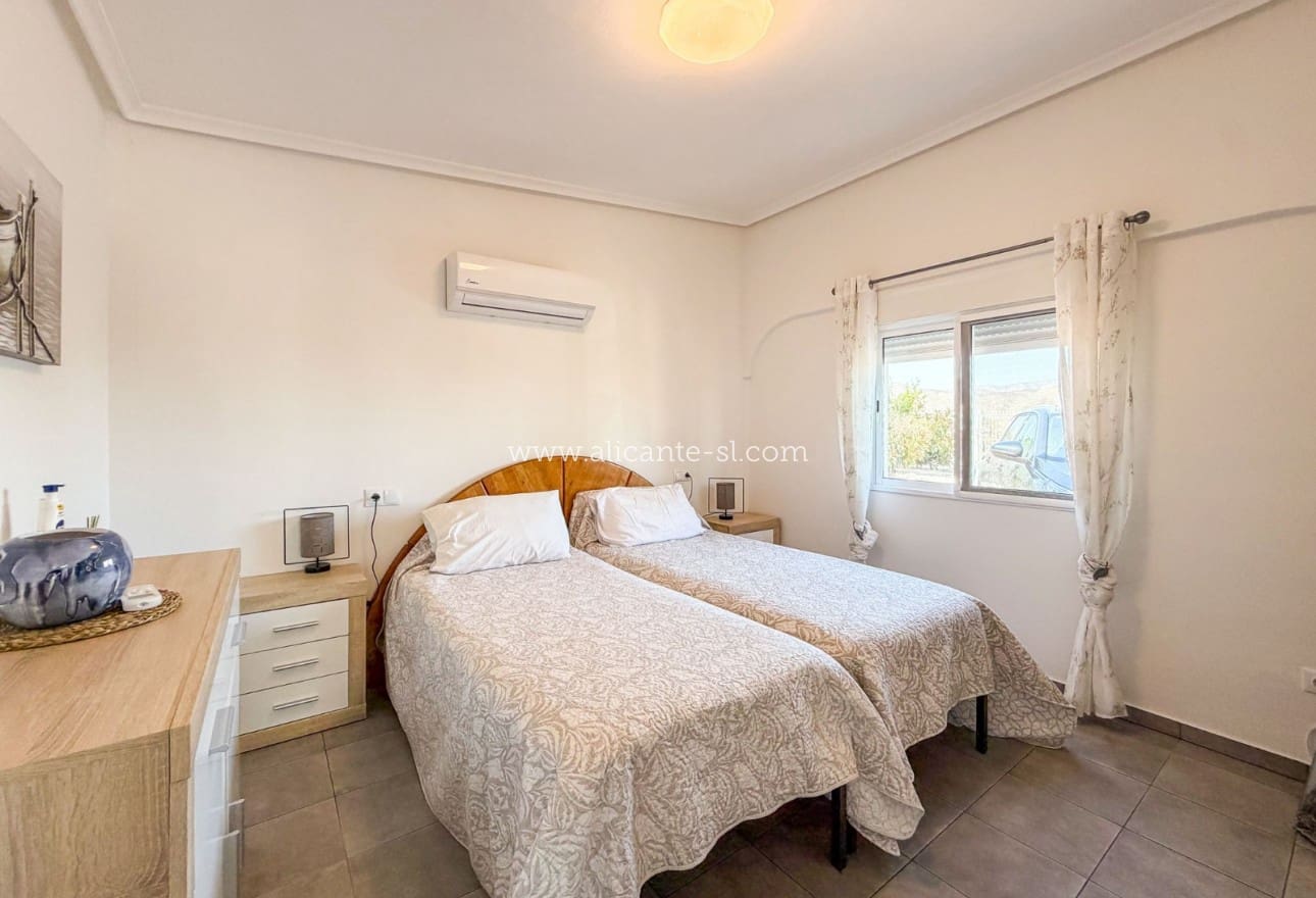 5 Zimmer Villa zu verkaufen in Hondon de los Frailes mit Pool Garage - 429.950 € (Ref: 10054440)