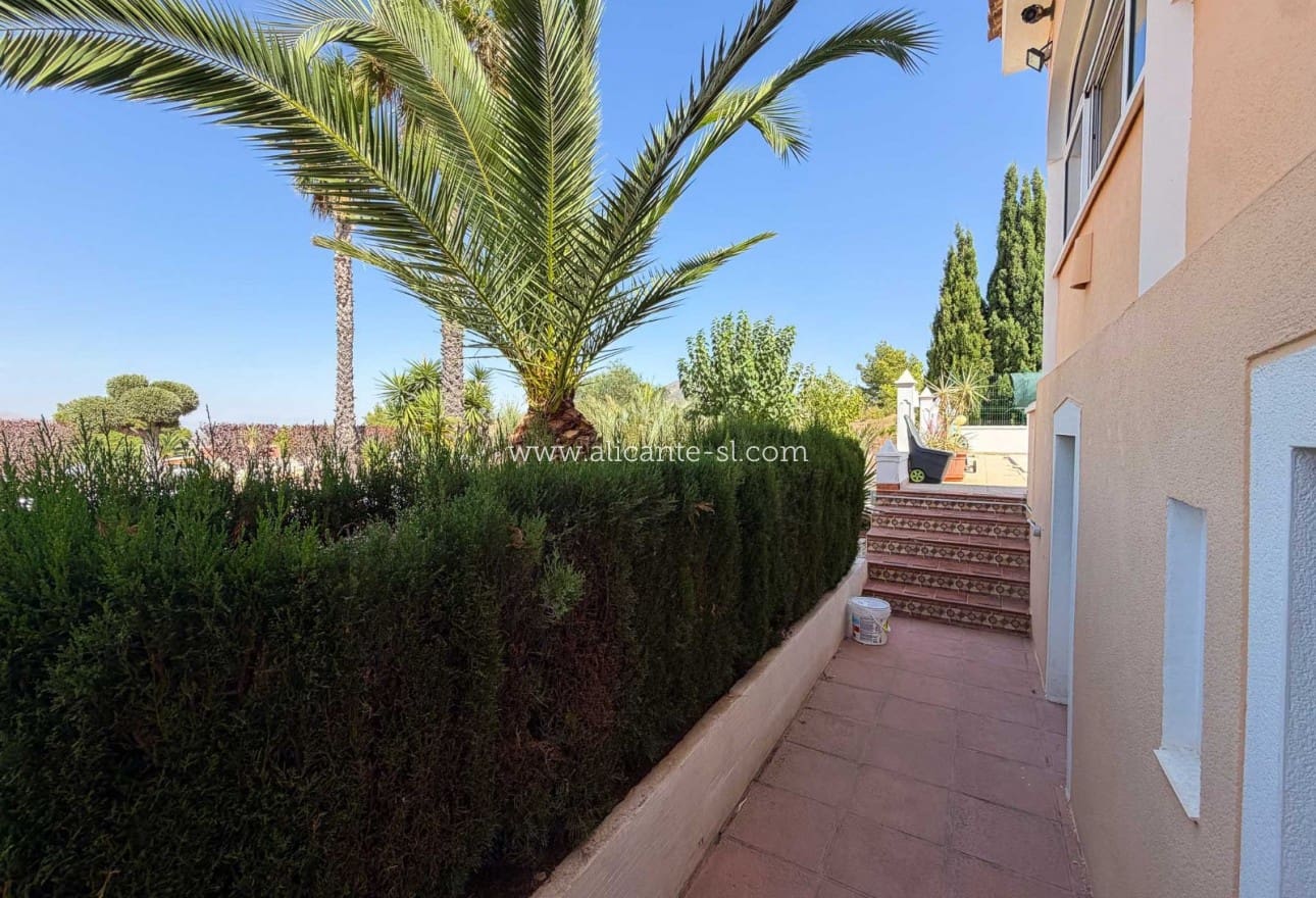 5 Zimmer Villa zu verkaufen in Hondon de los Frailes mit Pool Garage - 429.950 € (Ref: 10054440)
