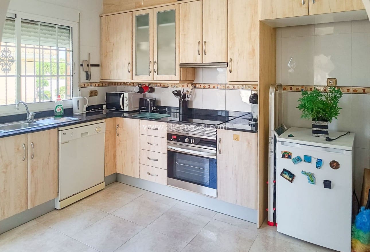 4 quarto Moradia para venda em Fortuna com piscina garagem - 339 950 € (Ref: 10071017)