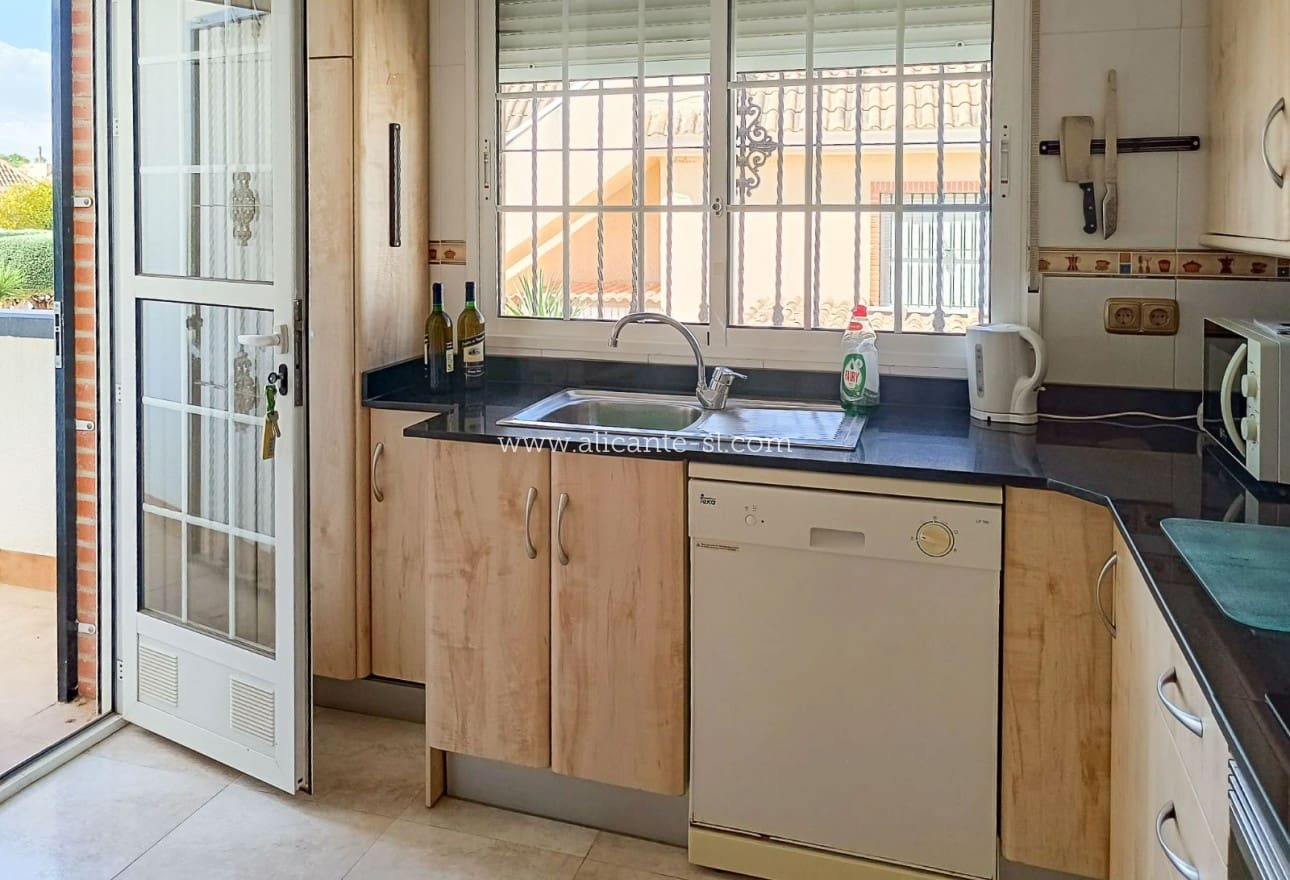 4 quarto Moradia para venda em Fortuna com piscina garagem - 339 950 € (Ref: 10071017)