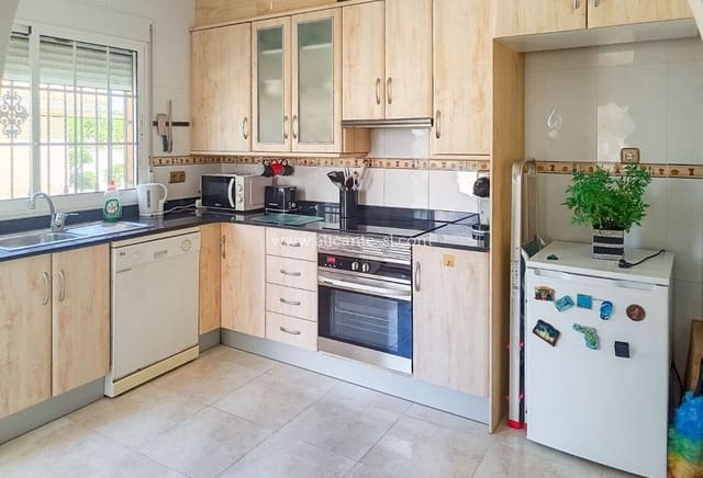 4 sypialnia Willa na sprzedaż w Fortuna z basenem garażem - 339 950 € (Ref: 10071017)
