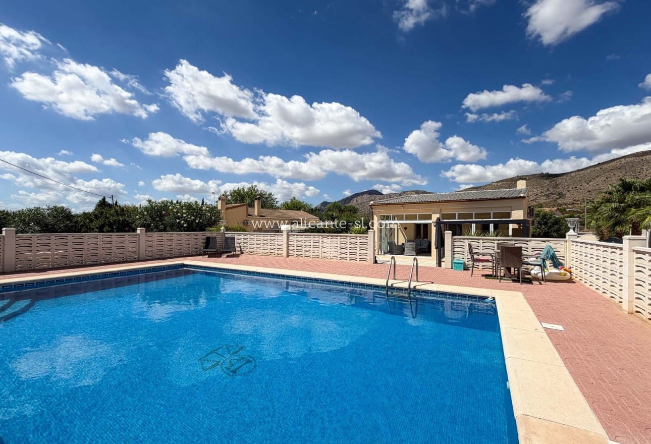 Chalet de 3 habitaciones en Hondón de las Nieves en venta con piscina garaje - 334.950 € (Ref: 10071019)
