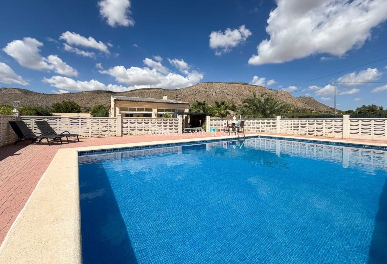 Chalet de 3 habitaciones en Hondón de las Nieves en venta con piscina garaje - 334.950 € (Ref: 10071019)