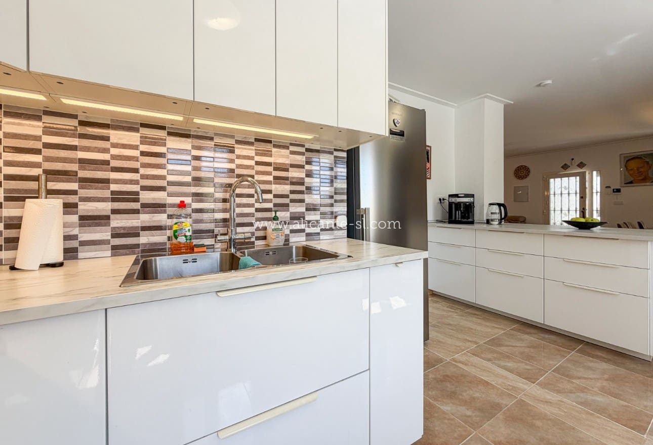 Chalet de 3 habitaciones en Hondón de las Nieves en venta con piscina garaje - 334.950 € (Ref: 10071019)