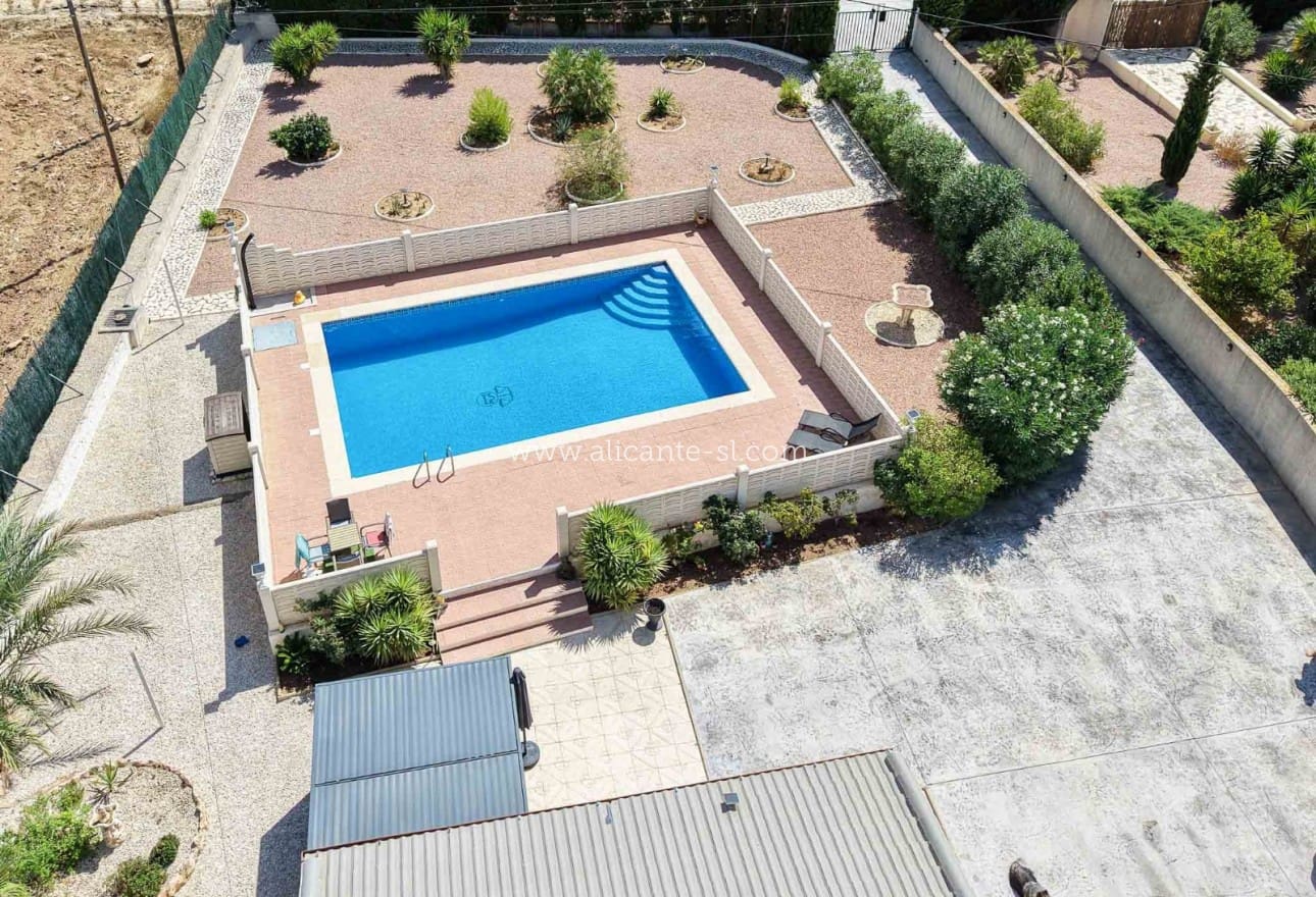 Chalet de 3 habitaciones en Hondón de las Nieves en venta con piscina garaje - 334.950 € (Ref: 10071019)