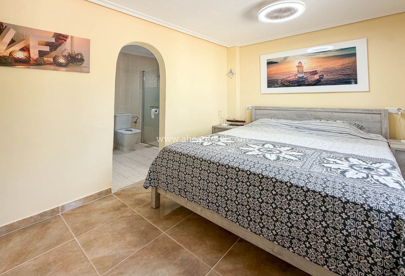Chalet de 3 habitaciones en Hondón de las Nieves en venta con piscina garaje - 334.950 € (Ref: 10071019)