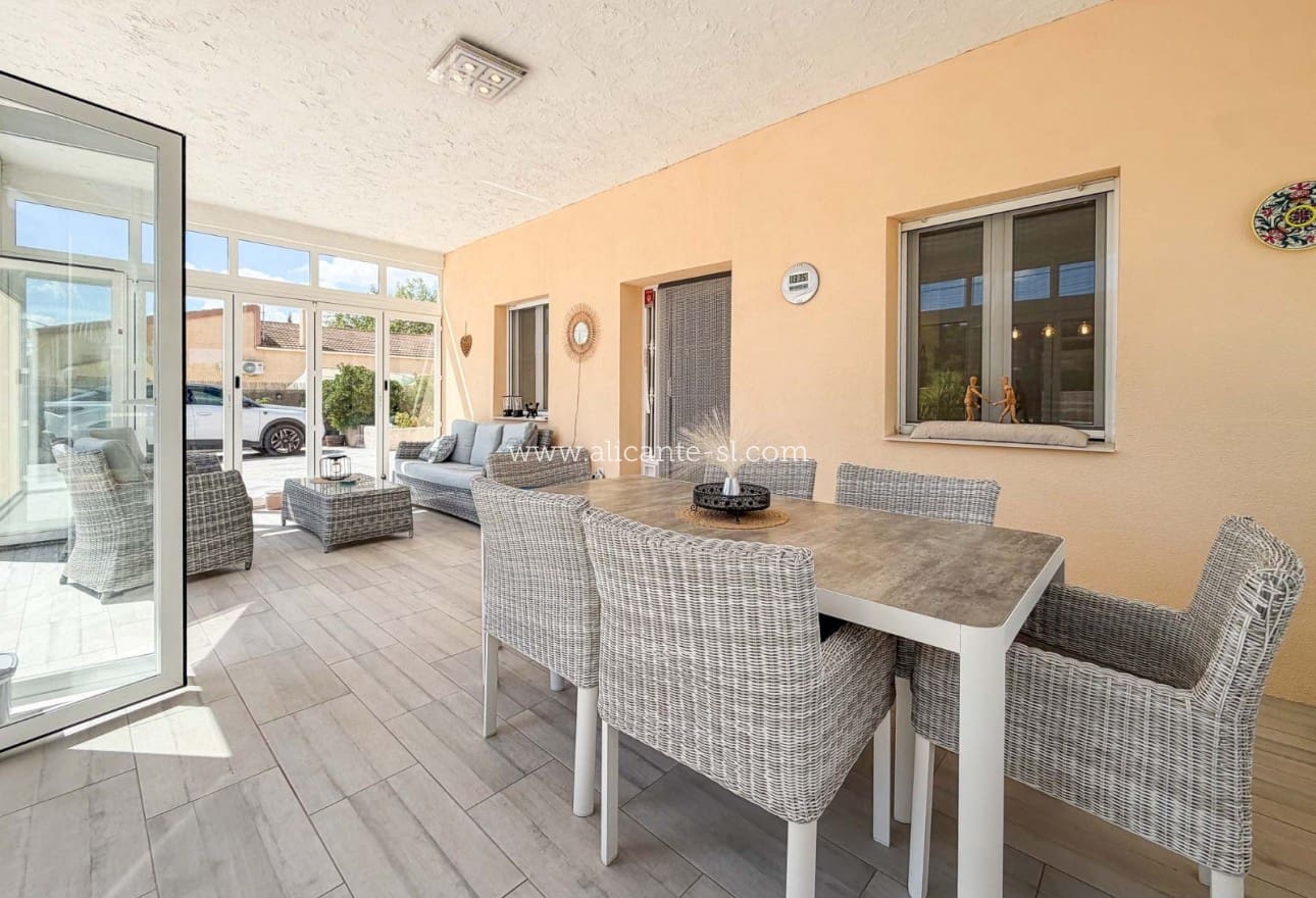 Chalet de 3 habitaciones en Hondón de las Nieves en venta con piscina garaje - 334.950 € (Ref: 10071019)