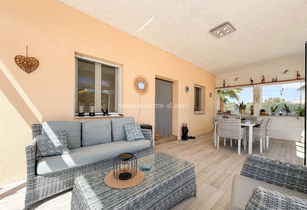 Chalet de 3 habitaciones en Hondón de las Nieves en venta con piscina garaje - 334.950 € (Ref: 10071019)