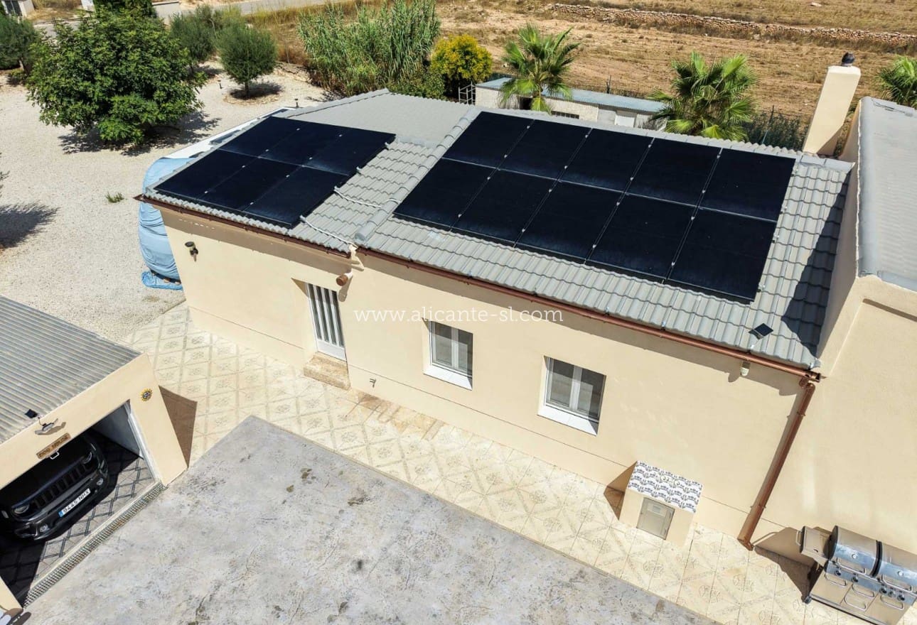 Chalet de 3 habitaciones en Hondón de las Nieves en venta con piscina garaje - 334.950 € (Ref: 10071019)