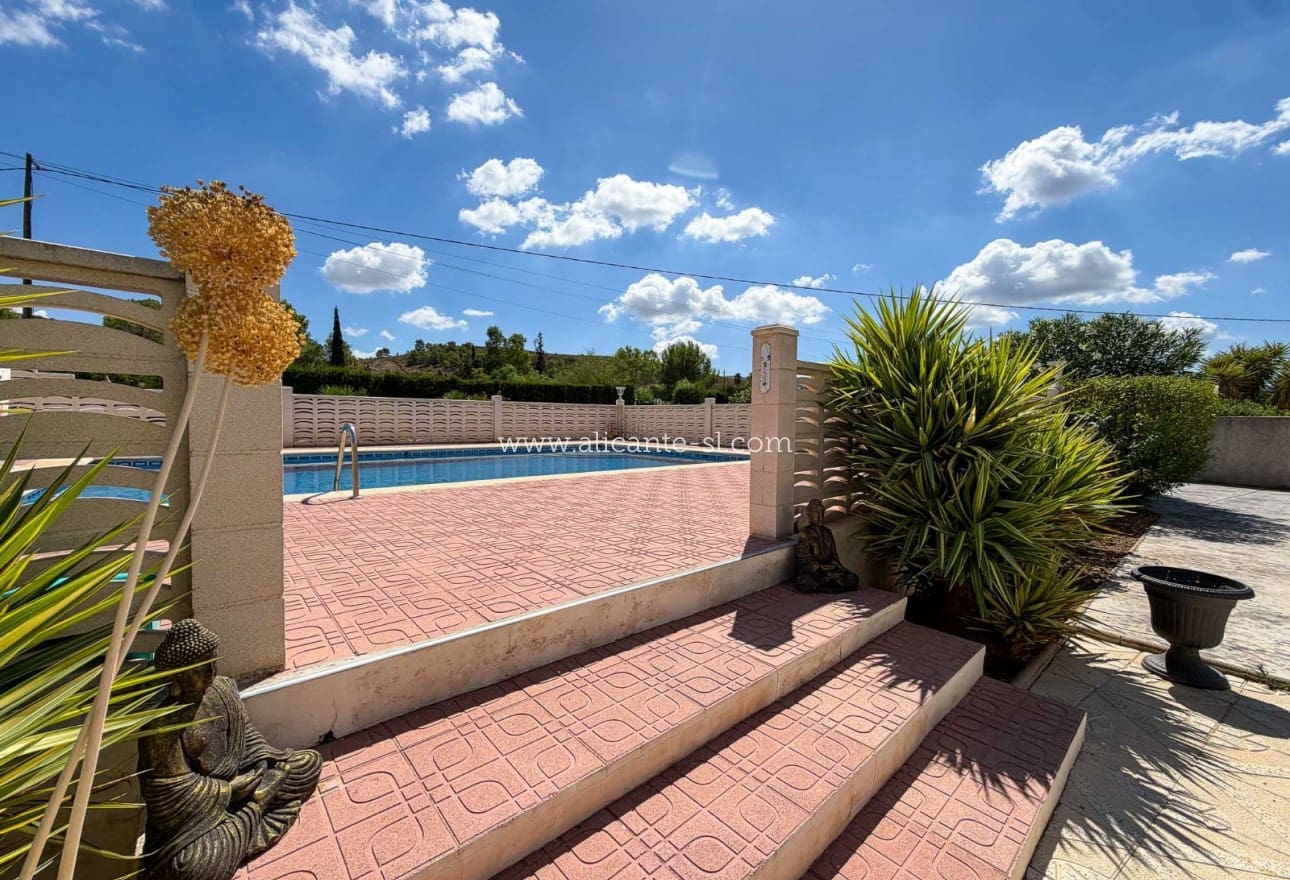 Chalet de 3 habitaciones en Hondón de las Nieves en venta con piscina garaje - 334.950 € (Ref: 10071019)