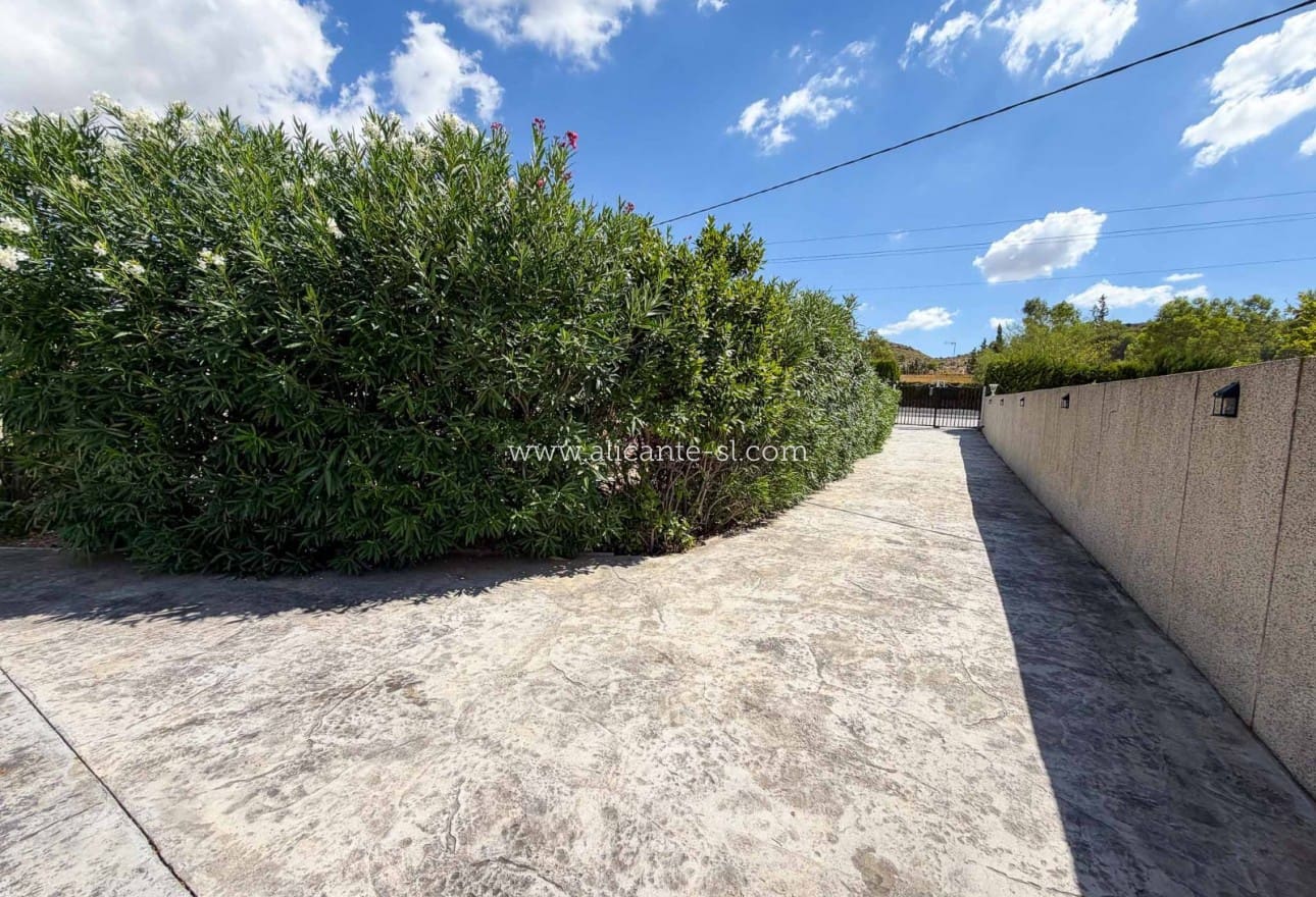Chalet de 3 habitaciones en Hondón de las Nieves en venta con piscina garaje - 334.950 € (Ref: 10071019)