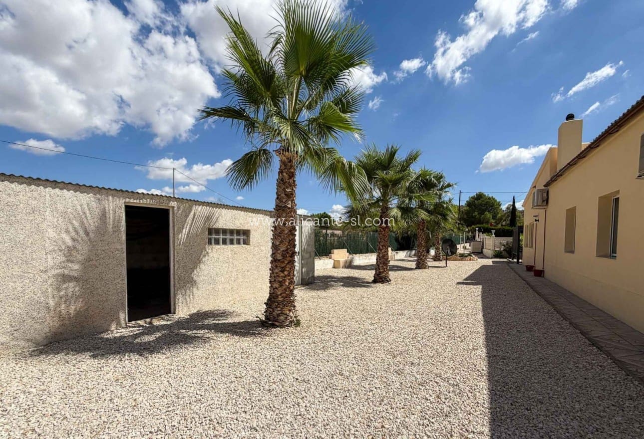 Chalet de 3 habitaciones en Hondón de las Nieves en venta con piscina garaje - 334.950 € (Ref: 10071019)