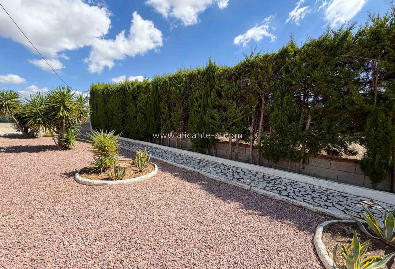 Chalet de 3 habitaciones en Hondón de las Nieves en venta con piscina garaje - 334.950 € (Ref: 10071019)