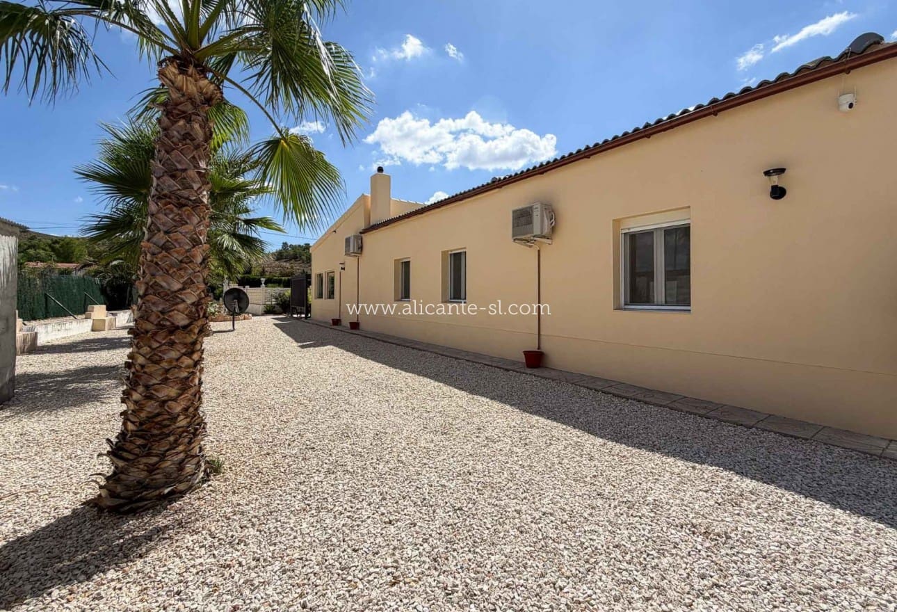 Chalet de 3 habitaciones en Hondón de las Nieves en venta con piscina garaje - 334.950 € (Ref: 10071019)