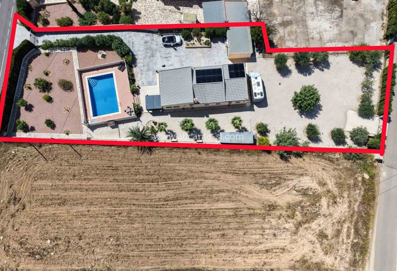 Chalet de 3 habitaciones en Hondón de las Nieves en venta con piscina garaje - 334.950 € (Ref: 10071019)