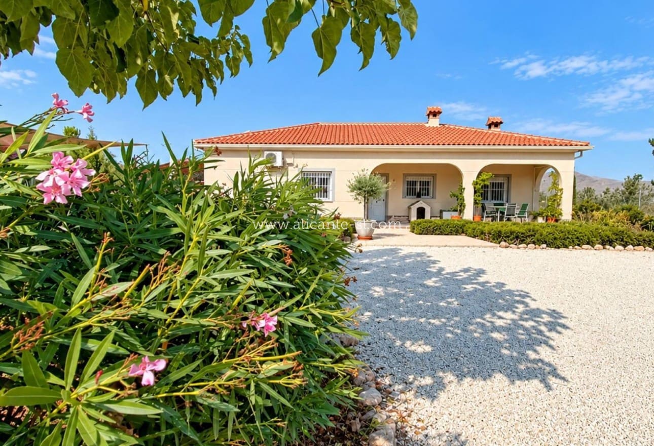 3 soverom Villa til salgs i Hondon de los Frailes med svømmebasseng garasje - € 359 950 (Ref: 10072869)
