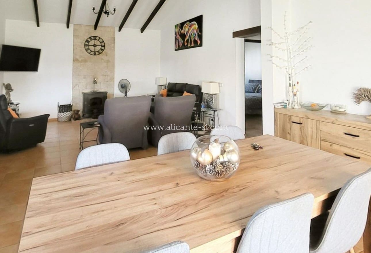 3 slaapkamer Villa te koop in Caudete met zwembad garage - € 229.950 (Ref: 10090995)