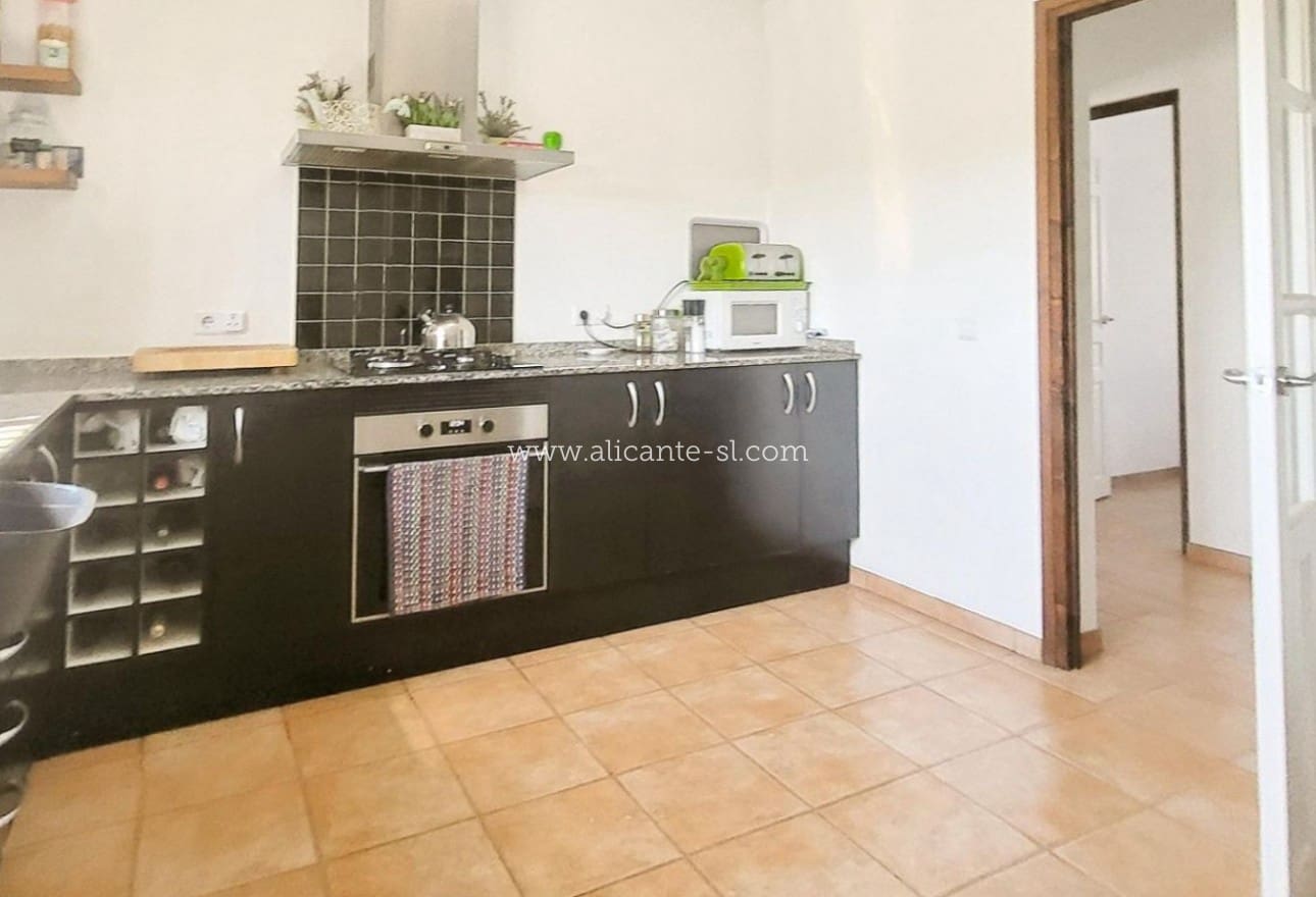 3 slaapkamer Villa te koop in Caudete met zwembad garage - € 229.950 (Ref: 10090995)
