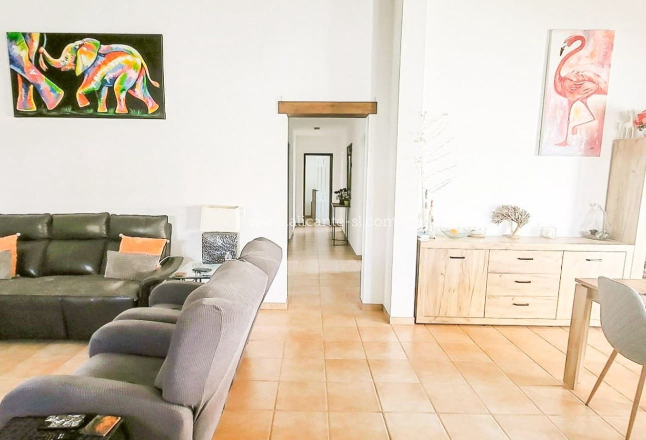 3 slaapkamer Villa te koop in Caudete met zwembad garage - € 229.950 (Ref: 10090995)