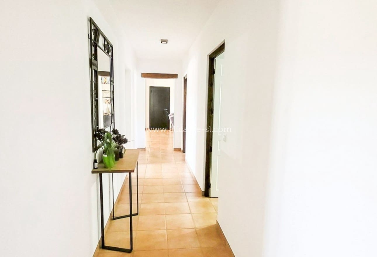 3 slaapkamer Villa te koop in Caudete met zwembad garage - € 229.950 (Ref: 10090995)