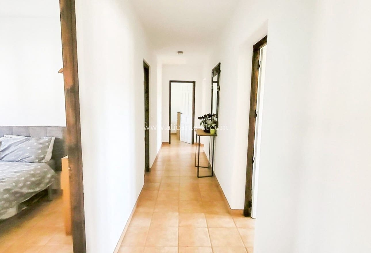 3 slaapkamer Villa te koop in Caudete met zwembad garage - € 229.950 (Ref: 10090995)