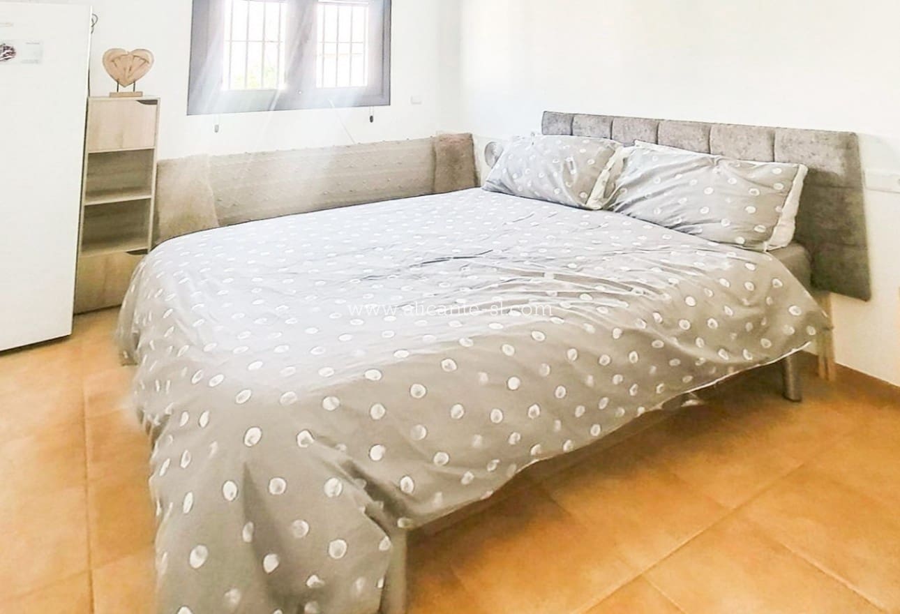 3 slaapkamer Villa te koop in Caudete met zwembad garage - € 229.950 (Ref: 10090995)