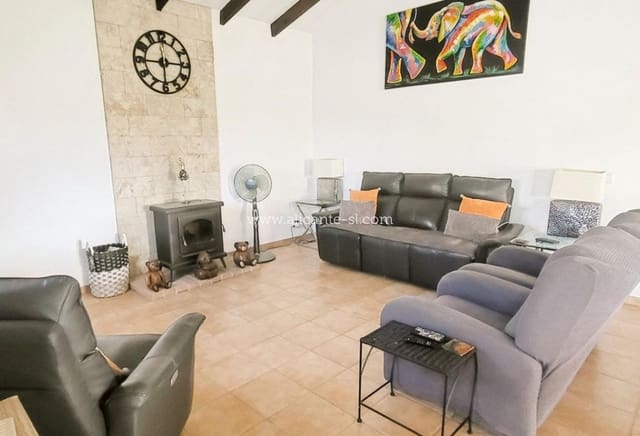 3 slaapkamer Villa te koop in Caudete met zwembad garage - € 229.950 (Ref: 10090995)