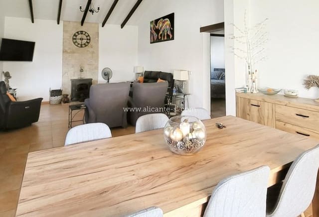 3 slaapkamer Villa te koop in Caudete met zwembad garage - € 229.950 (Ref: 10090995)