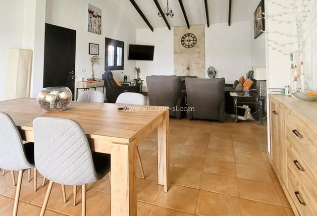 3 slaapkamer Villa te koop in Caudete met zwembad garage - € 229.950 (Ref: 10090995)