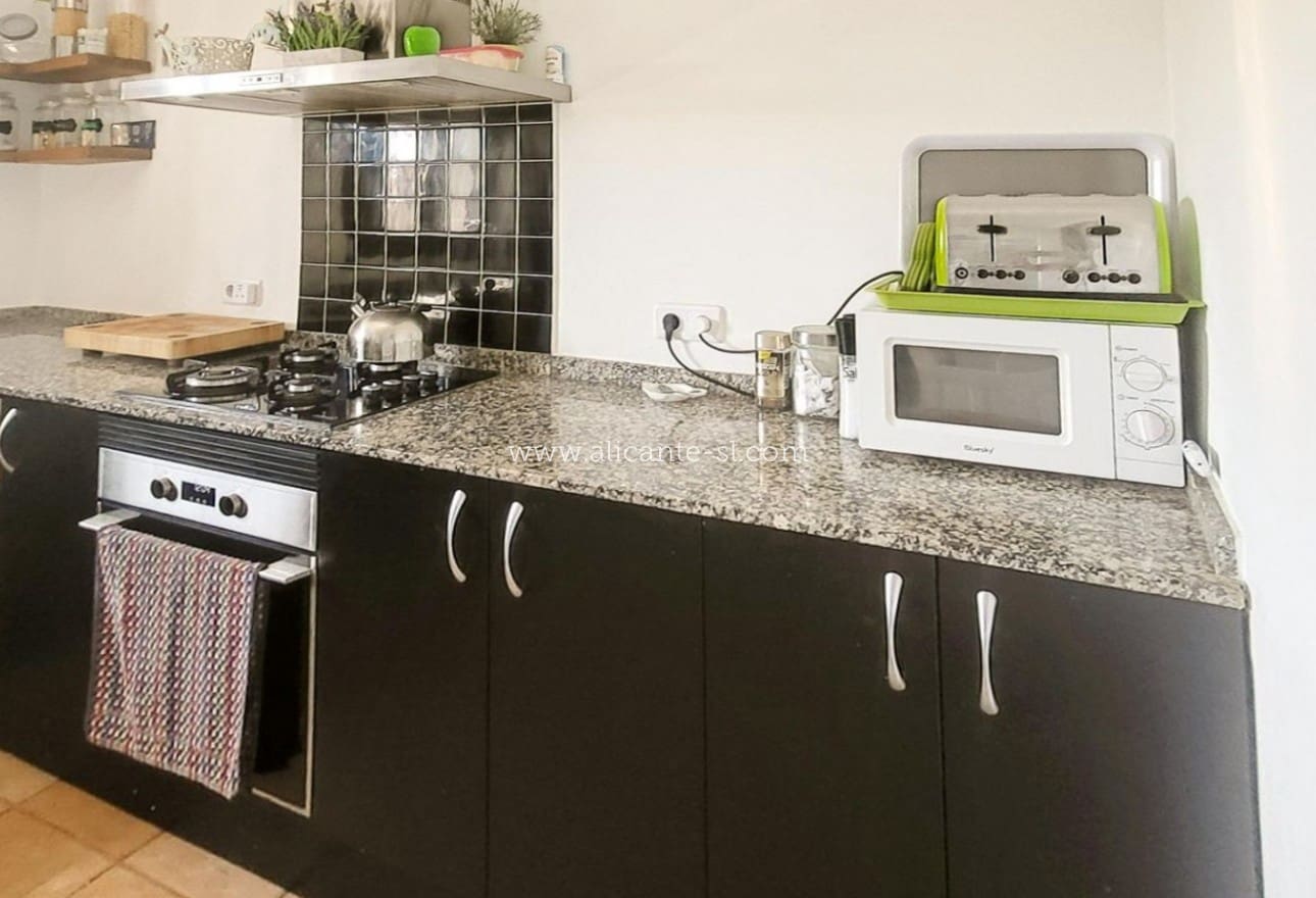 3 slaapkamer Villa te koop in Caudete met zwembad garage - € 229.950 (Ref: 10090995)
