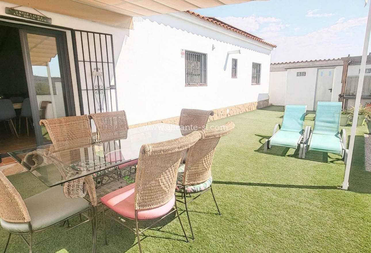 3 slaapkamer Villa te koop in Caudete met zwembad garage - € 229.950 (Ref: 10090995)