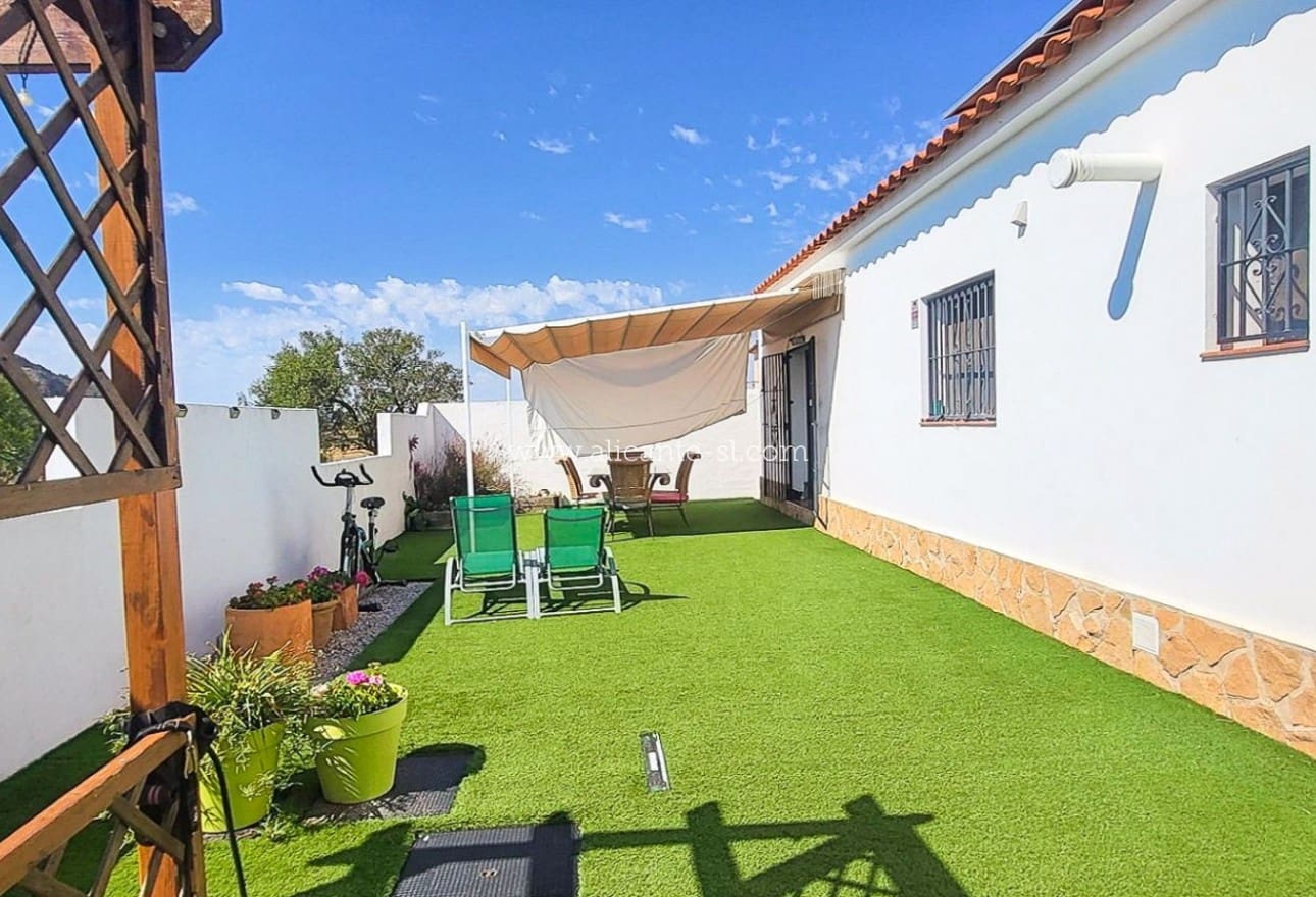3 slaapkamer Villa te koop in Caudete met zwembad garage - € 229.950 (Ref: 10090995)