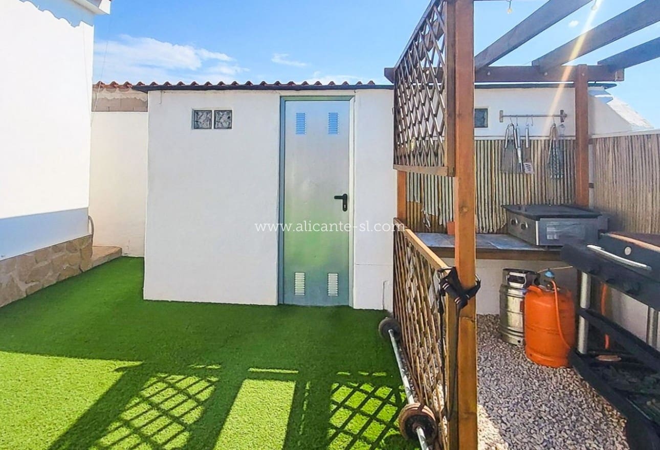 3 slaapkamer Villa te koop in Caudete met zwembad garage - € 229.950 (Ref: 10090995)
