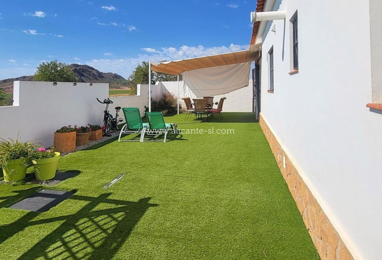 3 slaapkamer Villa te koop in Caudete met zwembad garage - € 229.950 (Ref: 10090995)