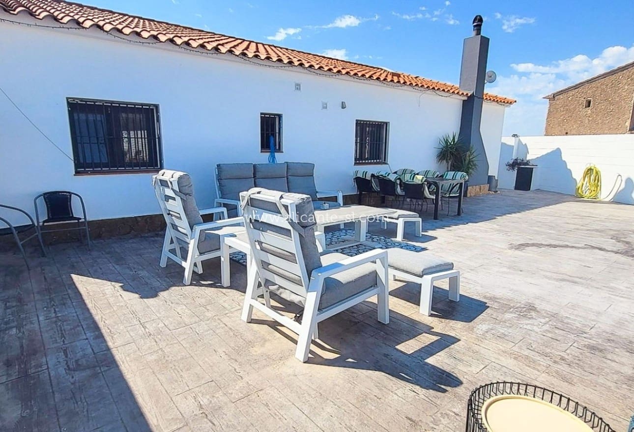 3 slaapkamer Villa te koop in Caudete met zwembad garage - € 229.950 (Ref: 10090995)