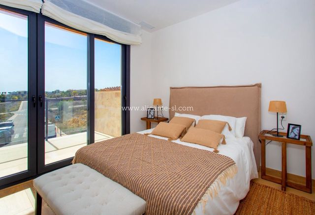 3 bedroom Townhouse for sale in Monforte del Cid with pool garage - € 365,000 (Ref: 10111152)