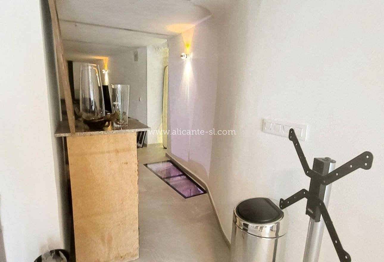2 soverom Grottehus til salgs i La Romana med svømmebasseng garasje - € 145 000 (Ref: 10183492)
