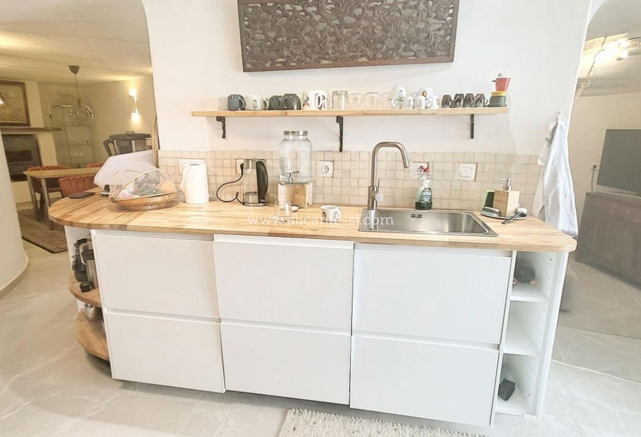 2 soverom Grottehus til salgs i La Romana med svømmebasseng garasje - € 145 000 (Ref: 10183492)