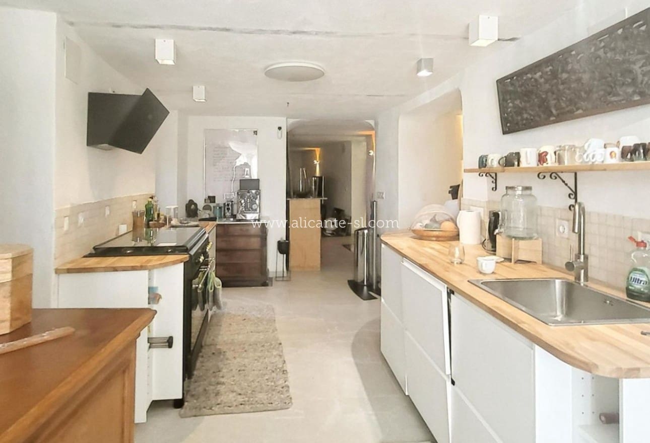 2 soverom Grottehus til salgs i La Romana med svømmebasseng garasje - € 145 000 (Ref: 10183492)